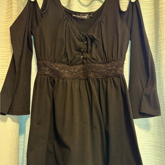 Tops - Black Cold Shoulder Top
